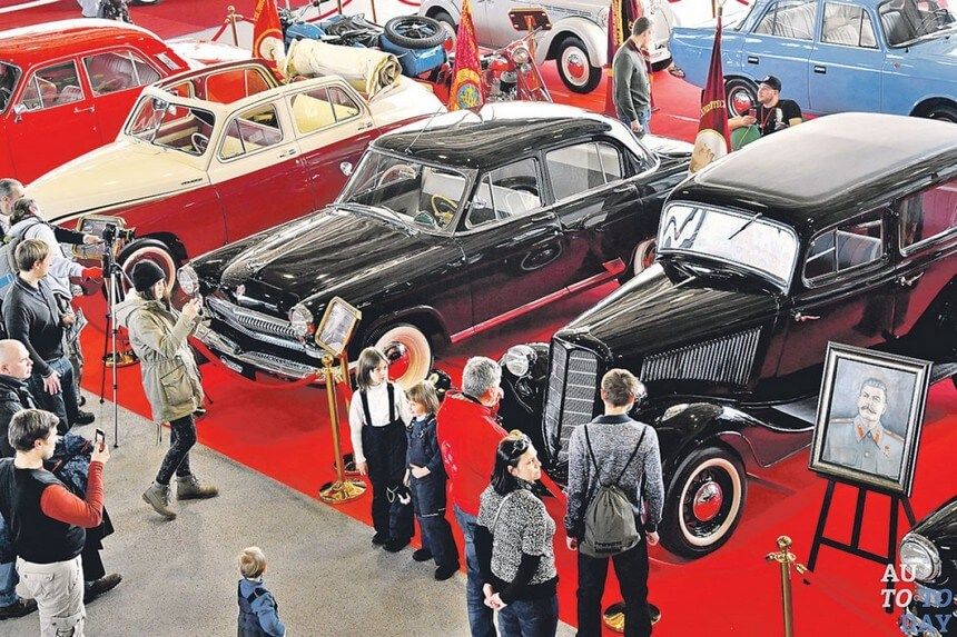 Выставка старинных автомобилей в Москве