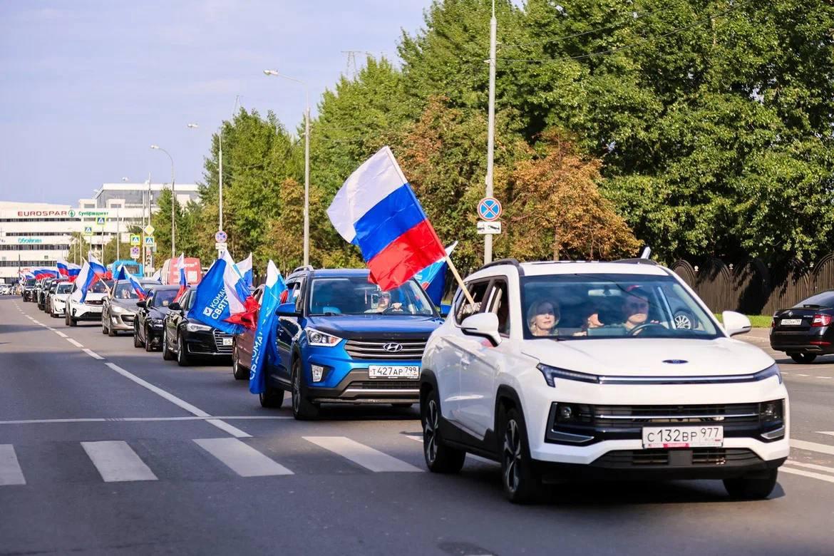 Автопробег на автомобилях Kaiyi в честь Дня российского флага