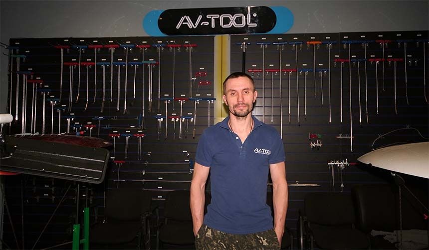 Андрей МИХЕЕВ, руководитель ремонтной зоны компании AV-Masters, мастер по беспокрасочному ремонту